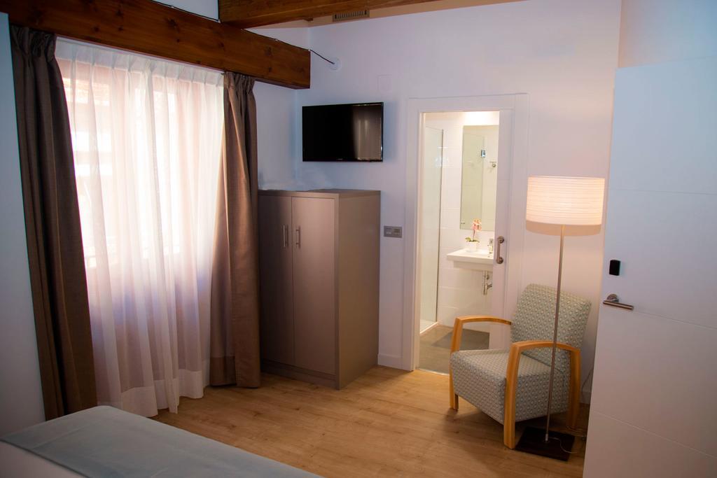 Hab Urban Hostel Segovia Room photo